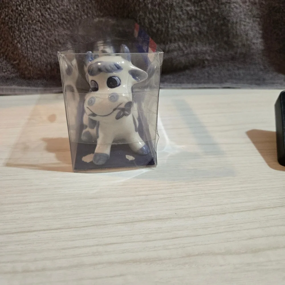 Bosman Delft's Blauw Holland Cow Salt and Pepper Shakers Blue White Ceramic Set